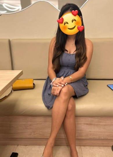 Image of DECENT AND HOT TAMIL GIRL AT bambalapitiya