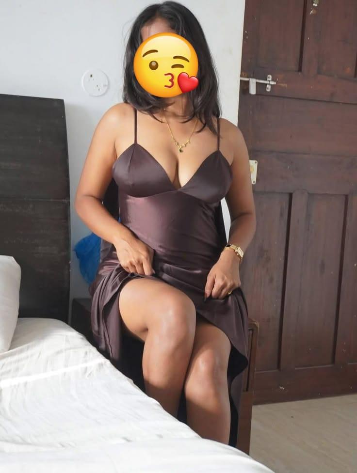 Image of DECENT AND HOT  GIRL AT bambalapitiya Threesome ok