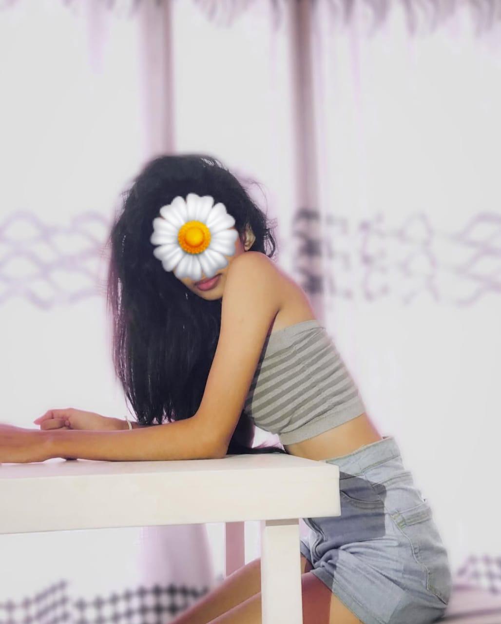 Image of SLIM GIRL 22 YEARS OLD