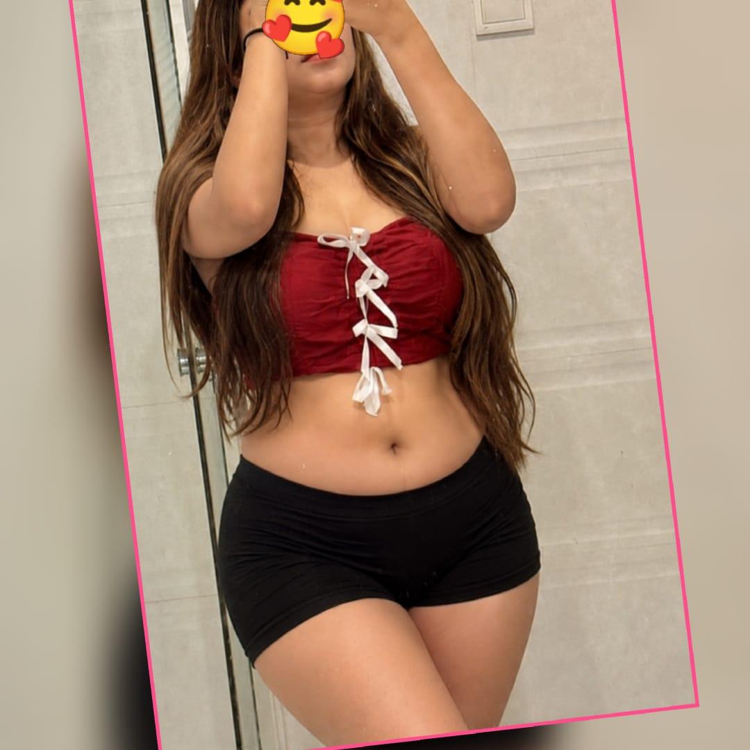 Image of 𝑅𝐸𝒜𝐿 𝒢𝐸𝒩𝒰𝐼𝒩𝐸 𝐻𝒪𝒯 𝐿𝐼𝒱𝐸 𝒞𝒜𝑀 𝒲𝐼𝒯𝒽 𝑅𝒜𝒮𝐻𝐼 𝒢𝐼𝑅𝐿  🫦🔥🥰පිස්සු හැදෙන සැපක් ගන්න ආසයි නේද පැටියෝ 😘 එහෙනම් එන්න බබා RASHI ගාවට.. ඔයාව පිස්සු වට්ටන සැපක් දෙනවා පැටියෝ.. 😘🥰😍🫦👄